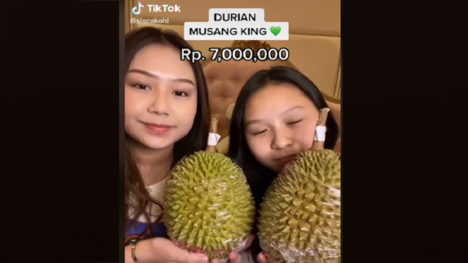 Video Viral Durian Seharga Rp7 Juta, Netizen: Aku Durian 30K Aja Masih Mikir (Foto Tangkap Layar Video TikTok)