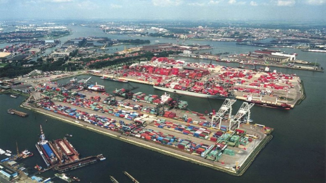 Rotterdam pelabuhan reuters