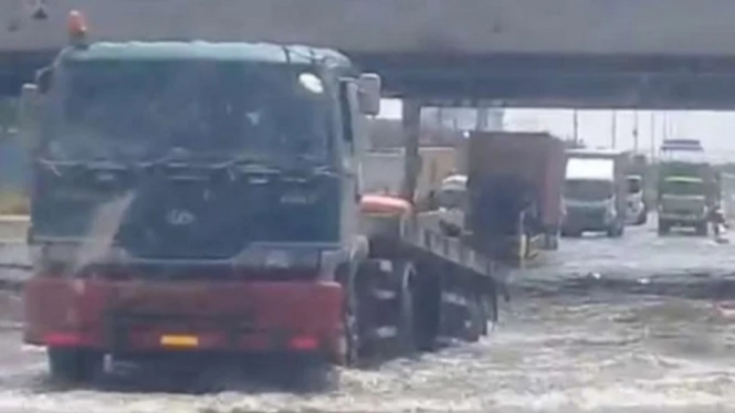 Gubernur Jateng Dibully karena Jalan Pantura Banyak yang Rusak Usai Banjir