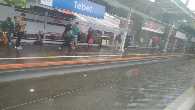 Video Stasiun Tebet Terendam Banjir, KRL dari Bogor/Depok Stop di Pasar Minggu (Foto Twitter)