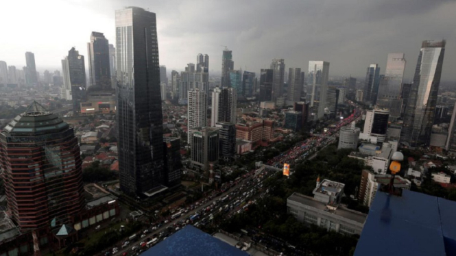 jakarta mendung foto reuters