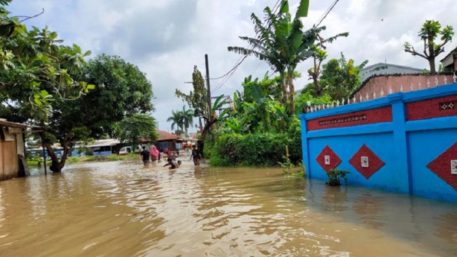 Mengenaskan, Seorang Warga Cibodas Tangerang Tewas Terbawa Arus Banjir (Foto Republika.co.id)