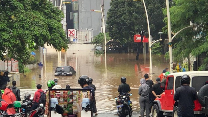 Netizen Geger, Selebgram Anya Geraldine Terkepung Banjir Jakarta (Foto Instagram)