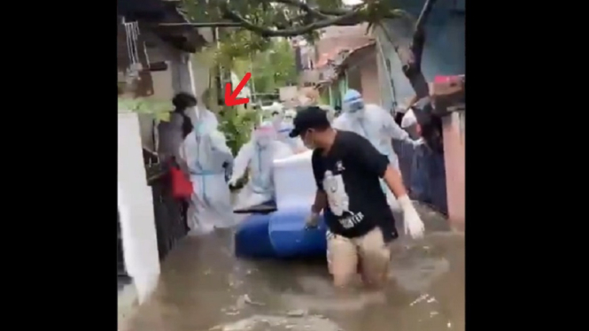 Video Polda Metro Jaya Evakuasi Jenazah Covid-19 Dihapus, Ini Kata Mbah Mijan (Foto Tangkap Layar Video Twitter)