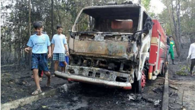 Terjebak Kobaran Api di Hutan, 1 Unit Mobil Damkar Hangus Terbakar (Foto suaramerdeka.com)