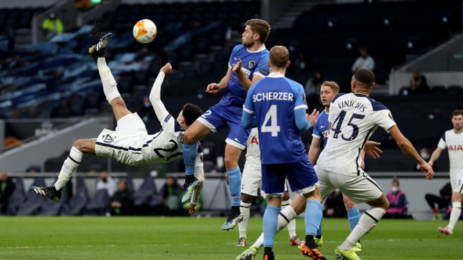 Tottenham Hotspur vs Wolfsberger AC 4-0 Tendangan Salto Dele Alli 3