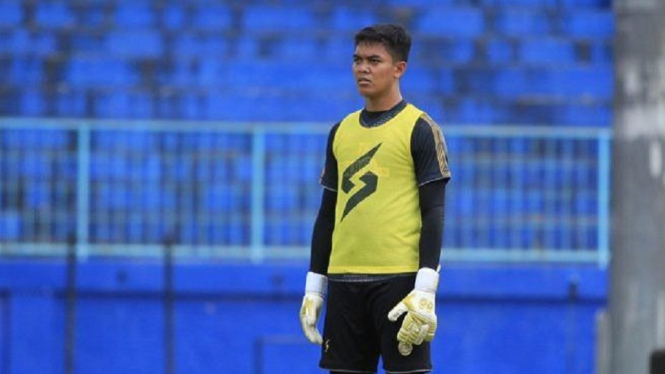 Kiper Arema Teguh Amirudin perpanjang kontrak