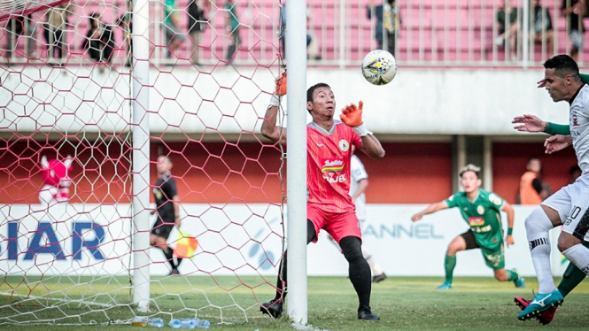 Penjaga gawang PS Sleman Ega Rizky Permana resmi diperpanjang kontrak