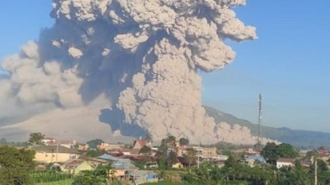 Gunung Sinabung Kembali Erupsi, Debu Vulkanik Menyebar hingga ke Aceh (Foto Istimewa)