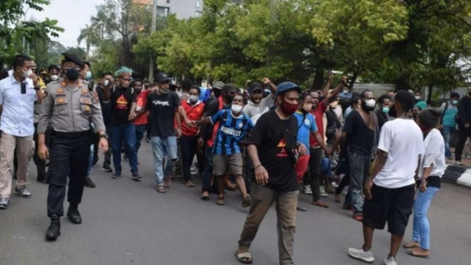 Tak Pakai Masker, Demo Mahasiswa Papua Dibubarkan Satgas Covid-19