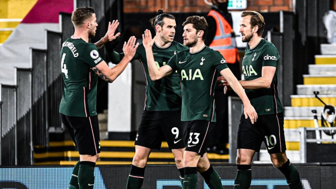 Fulham vs Tottenham Hotspurs 0-1 gol bunuh diri bek Fulham Tosin Adarabioyo