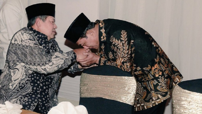 Foto Momen Kedekatan SBY dan Moeldoko di Balik Semburat Prahara Demokrat (Foto Twotter @UmarAlChelsea75)