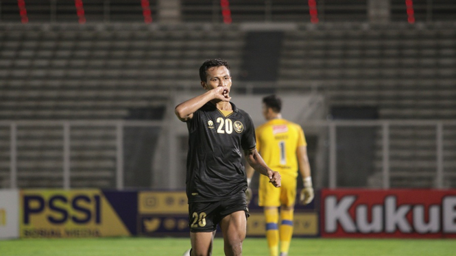 Osvaldo Haay selebrasi gol perdana ujicoba Timnas U-23 vs Bali United 3-1