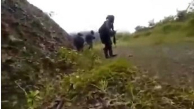 Bak di Film, Video KKB Papua Berondong Pasukan TNI dengan Tembakan Beruntun (Foto Tangkap Layar Video Instagram)