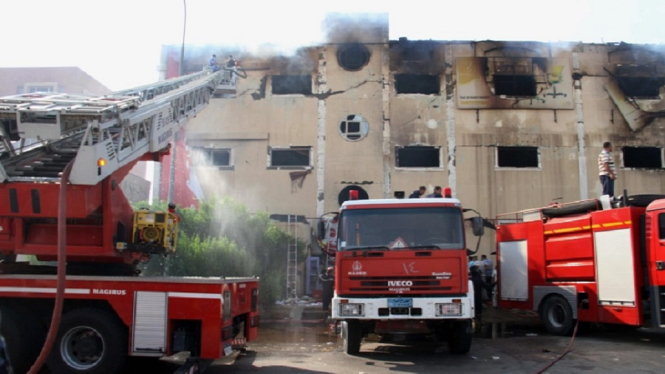 Sedikitnya 20 Orang Tewas dan 24 Lainnya Luka-Luka saat Pabrik Pakaian Terbakar (Foto Al-Jazeera)