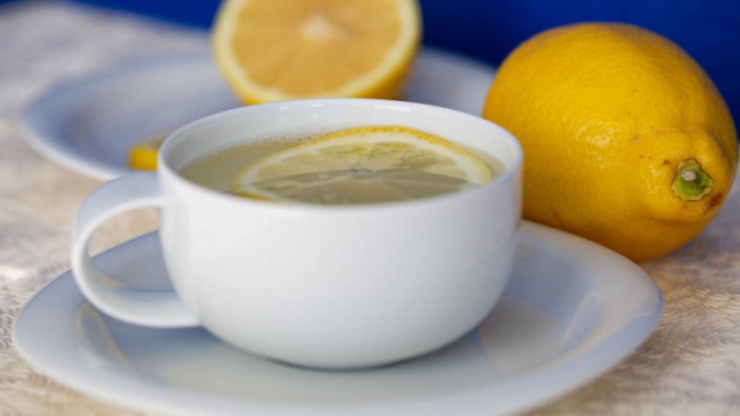 Ini Manfaat Minum Air lemon Hangat Sebelum Tidur