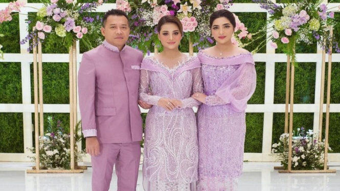 Aurel Bersama Anang Hermansyah dan Ashanty saat Acara Lamaran pada Sabtu (13/3/2021). Foto: Instagram