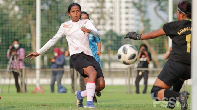 Timnas Putri SEA Games vs Bina Sentra Cirebon 15-0