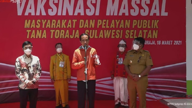 jokowi vaksinasi massal tanatoraja