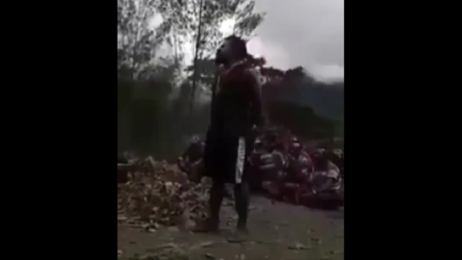 Beredar Video Anggota KKB Papua Memprovokasi Warga untuk Bergabung (Foto Tangkap Layar Video Instagram)