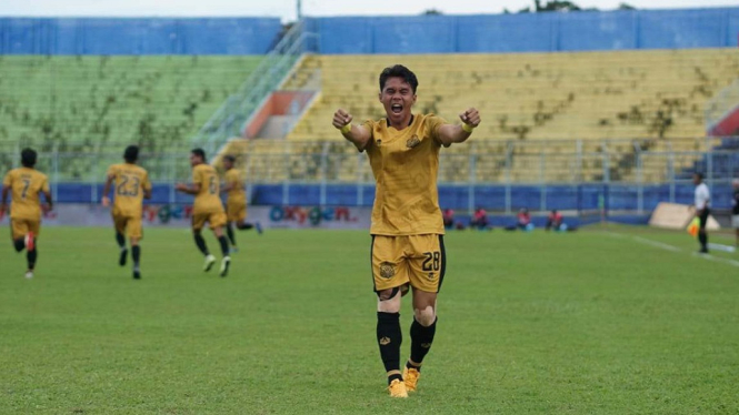 Bhayangkara Solo FC vs Borneo FC Samarinda 1-0 gol Alsan Putra Masad Sanda 4