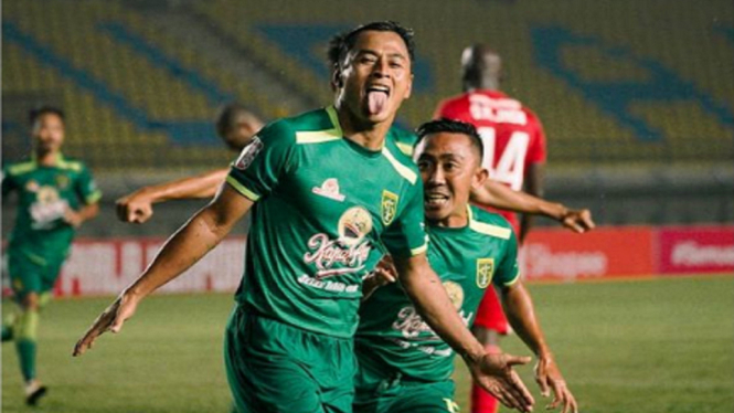 Persebaya vs Persik 2-1 dua gol Samsul Arif