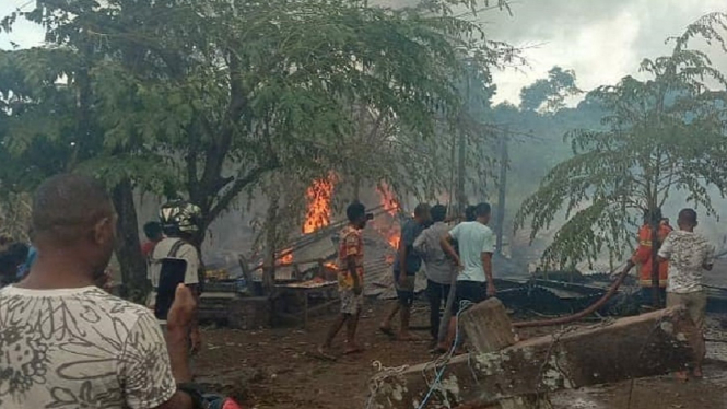Dua Unit Rumah Hangus Terbakar Gara-Gara Hp Meledak saat Baterai Diisi (Foto Instagram)