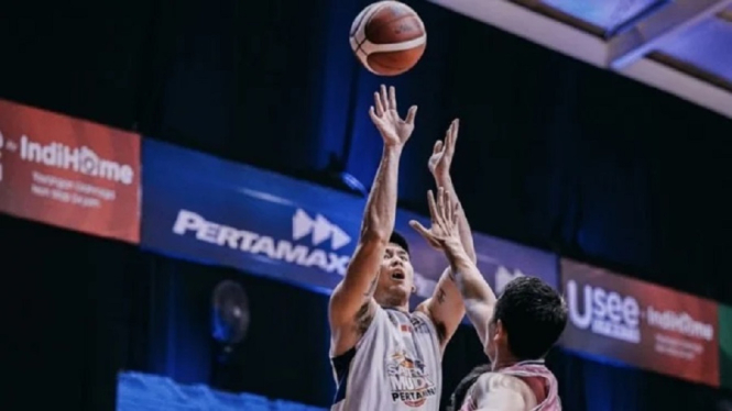 IBL 2021: Klub Basket Satria Muda Menang Telak 70-48 atas West Bandits (Foto IBL Indonesia via VIVA)