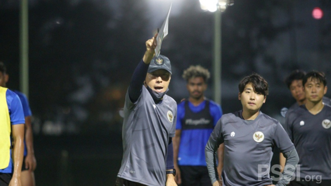 Shin Tae-yong pimpinj latihan Timnas U-23