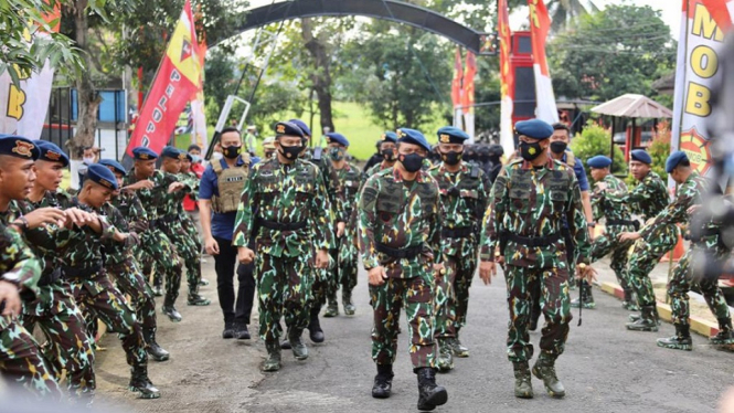 Kapolda Jateng Buka Pelatihan Ketangkasan Lapangan Bridge Mobile (Brimob) di Gunung Kendil Boyolali (Foto Humas Polda Jateng)