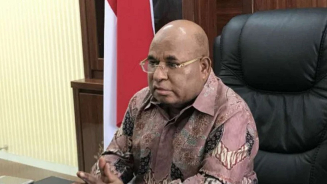 Tukang Ojek Kaget, Gubernur Papua Kasih Ongkos Rp100 Ribu Saat Tiba di PNG