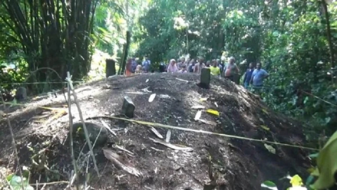 Heboh Misteri Penampakan Makam Menggelembung, Ini Kata Tokoh Adat (Foto tvOne via VIVA)