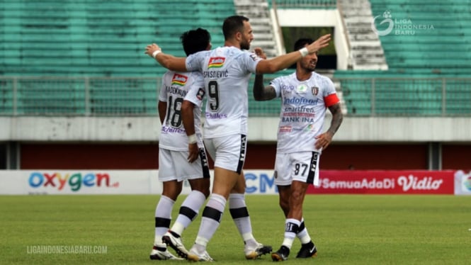 Persita vs Bali United 1-1 gol Illija Spasojevic selebrasi