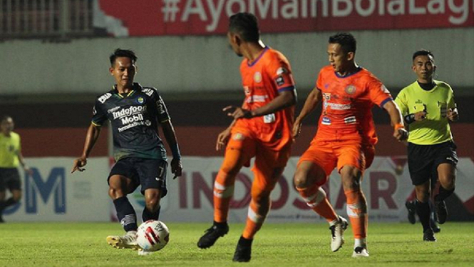 Persib Bandung vs Persiraja 2-1 aksi Beckham Putra Nugraha