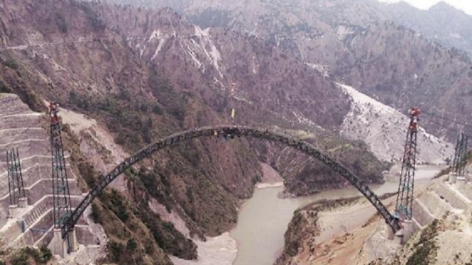Sejarah Baru! Jembatan Kereta Api Terbesar dan Tertinggi di Dunia Selesai Dibangun