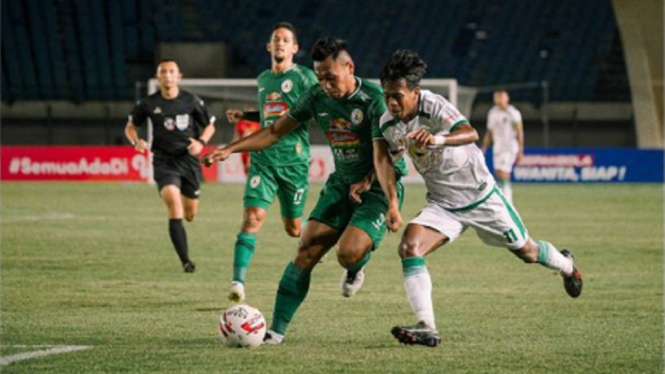 PSS vs Persebaya 1-0 gol tunggal Irfan Bachdim pinalti