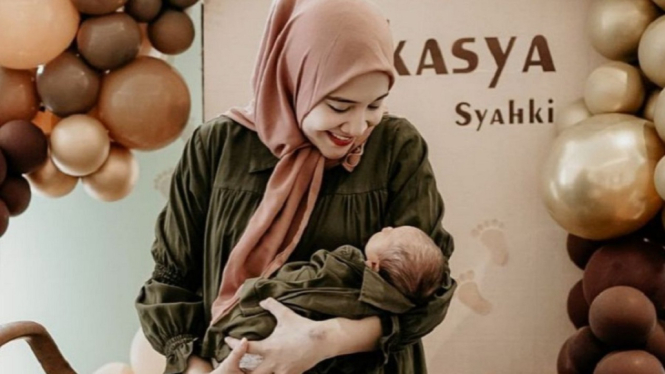 Zaskia Sungkar Curhat Pengalaman Jadi Ibu: Ini Beneran Nggak Sih? (Foto: Instagram)