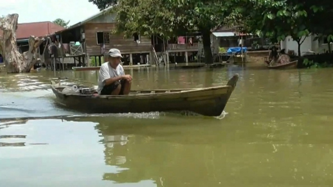 Luapan Sungai Batanghari Banjiri Ratusan Rumah Warga Kampung Pulo Bandan ( Foto ANTV/Bayu)