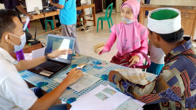 Dukcapil Kemendagri Ganti 7.925 Dokumen Warga Terdampak Bencana di NTT (Foto Puspen Kemendagri)