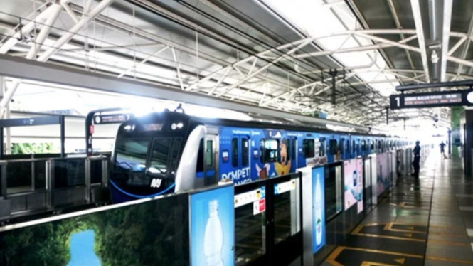 MRT Jakarta Bolehkan Penumpang Berbuka Puasa, Begini Syaratnya.