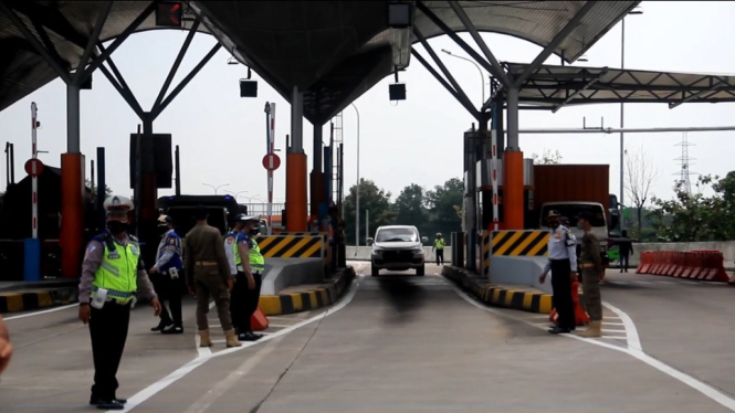 Larangan Mudik, Pintu Keluar Tol di Ruas Ini Akan Disekat Polisi Selama 24 Jam (Foto: Erfan/ANTV )