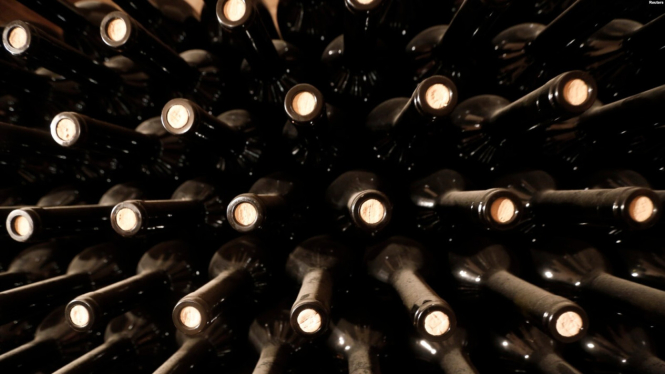 botol wine reuters