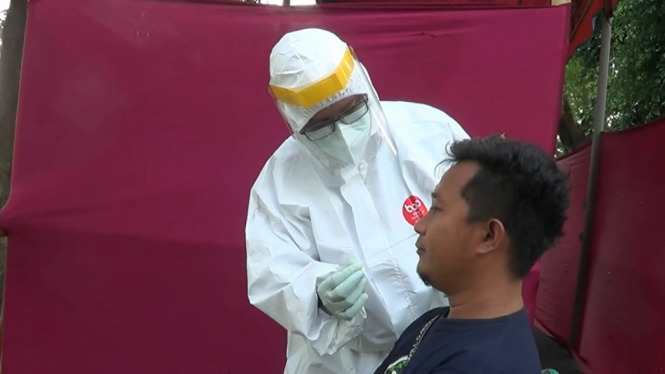 Swab Test di Pasar Kemiri, Jakarta Barat. (ANTV Ong Suhirman).