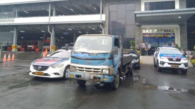 Polda Metro Jaya Bekuk 1 Anggota Komplotan Derek Liar di Jalan Tol