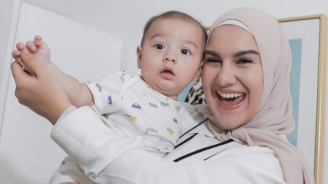 Air Rumi Jatuh Sampai Kepalanya Benjol, Irish Bella: Maafin Mommy ya Nak (Foto: Instagram)