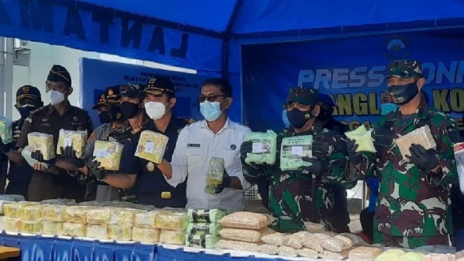 Penyeludupan Sabu dan Ekstasi Seberat 100 Kg Digagalkan TNI Angkatan Laut (Foto VIVA)