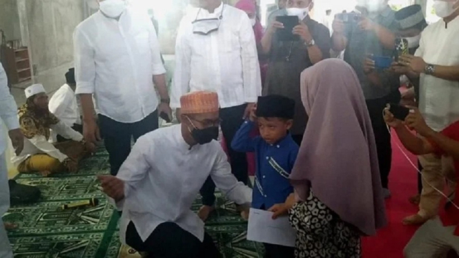 Calon Ketua Umum KADIN Anindya Bakrie Buka Puasa Bersama Anak Yatim saat Berkunjung ke Lombok (Foto VIVA)