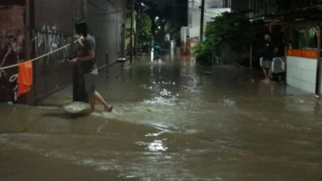 Banjir Rendam 396 Rumah di Cipinang Melayu Jaktim, Ketinggian Air Hingga 65 Cm