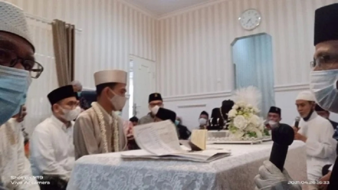 Terungkap, Mahar Pernikahan Ustaz Abdul Somad dengan Fatimah, Emas Seberat 244 Gram (Foto Istimewa via VIVA)