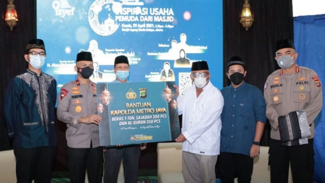Jajaran Polda Metro Jaya Berikan Bantuan kepada Masjid Sunda Kelapa (Foto Doks. Humas Polda Metro Jaya)